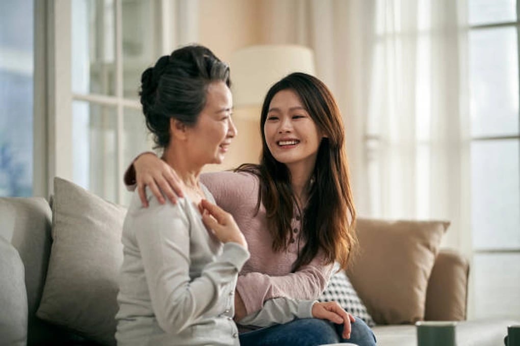 Chạy xe máy gần trăm cây số về quê, tôi xúc động khi mẹ chồng nói một câu