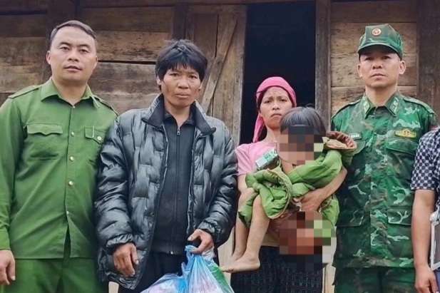 Tìm thấy bé gái 7 tuổi đi lạc suốt 2 ngày trên núi