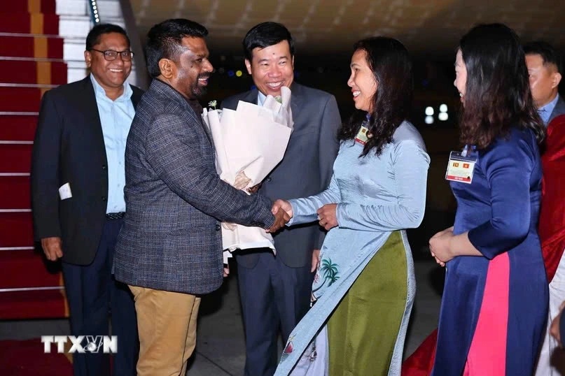 Tổng thống Sri Lanka đến Hà Nội, bắt đầu thăm Việt Nam