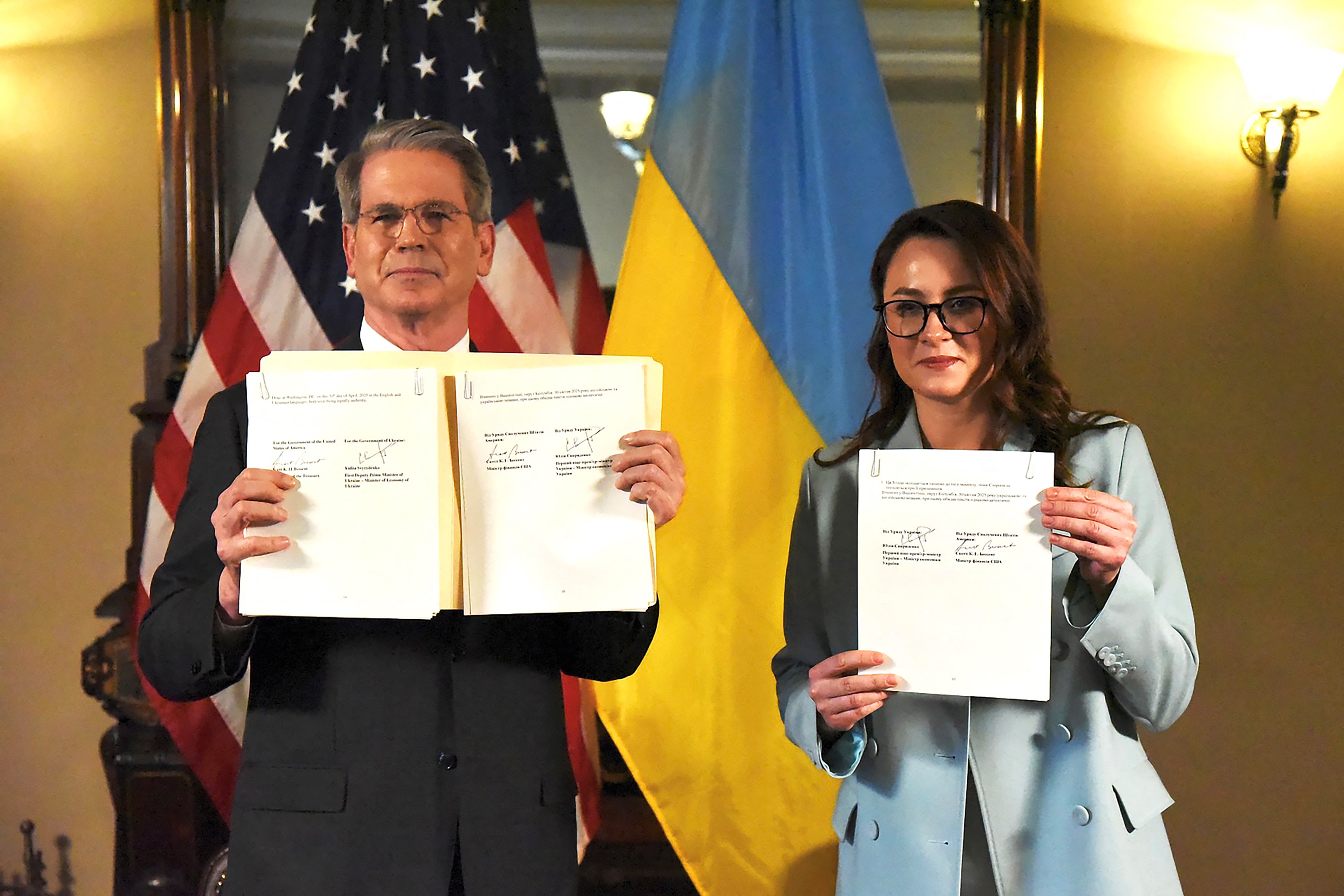 Tính toán của mỗi bên trong thỏa thuận khoáng sản Mỹ - Ukraine