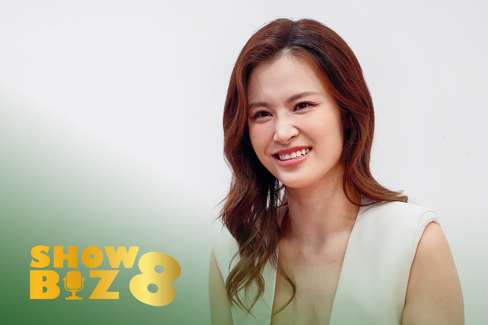 Ca sĩ Đông Nhi: "Tôi không phải đại gia, vẫn đi làm để nuôi con"