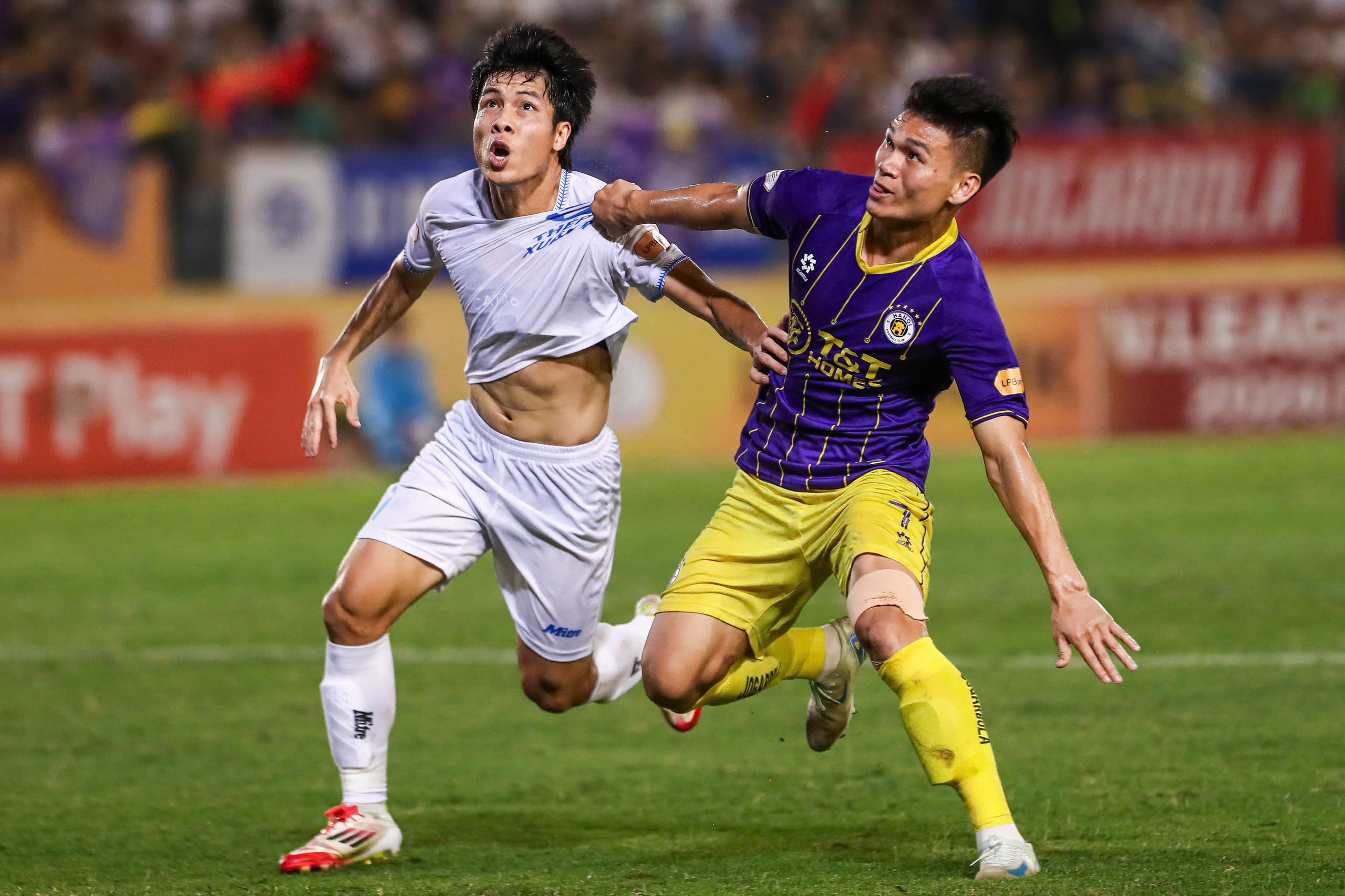 CLB Nam Định thắng đậm Hà Nội FC, xây chắc ngôi đầu V-League