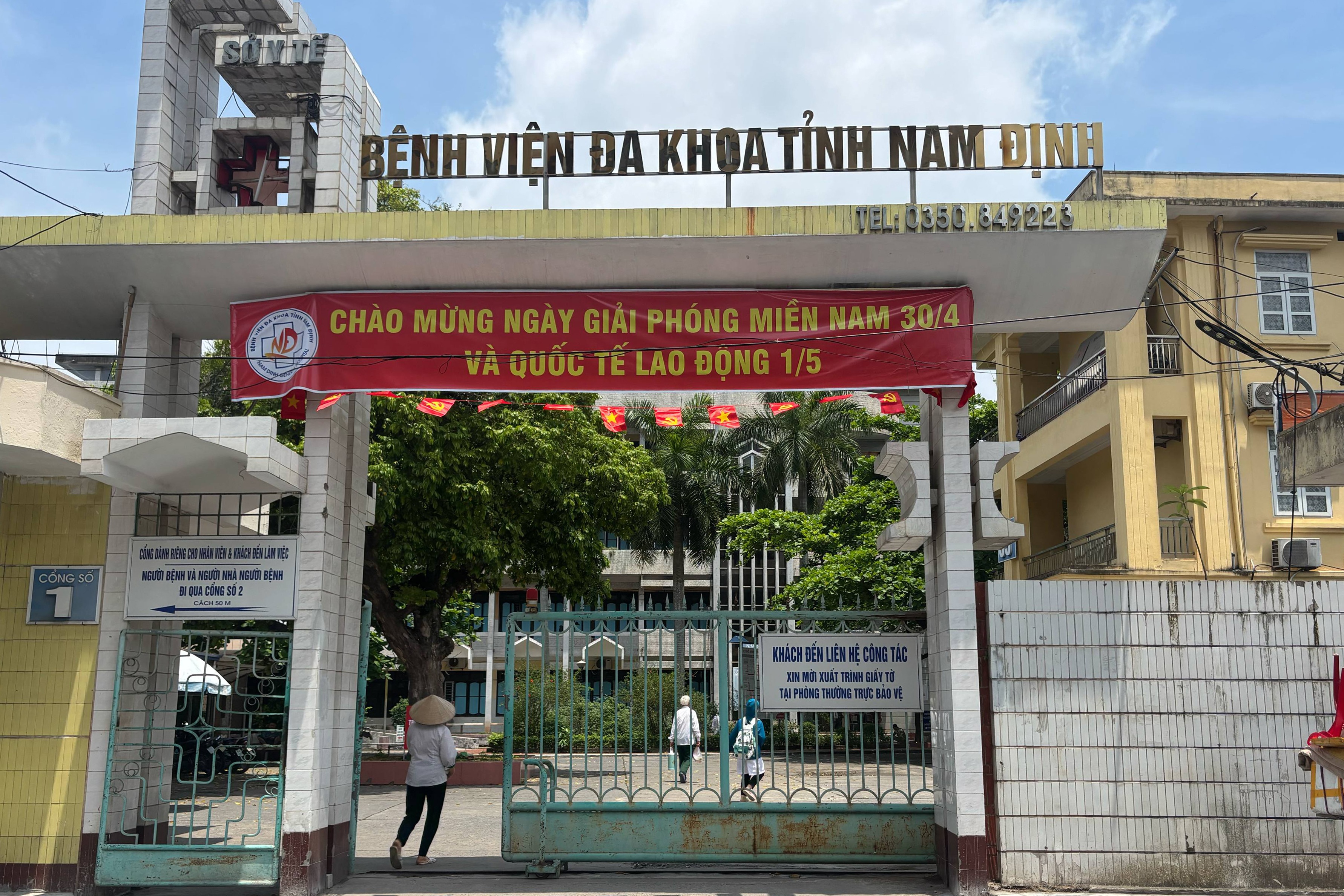 Vụ "nộp đủ tiền mới cấp cứu": Đình chỉ 3 bác sĩ và 2 điều dưỡng