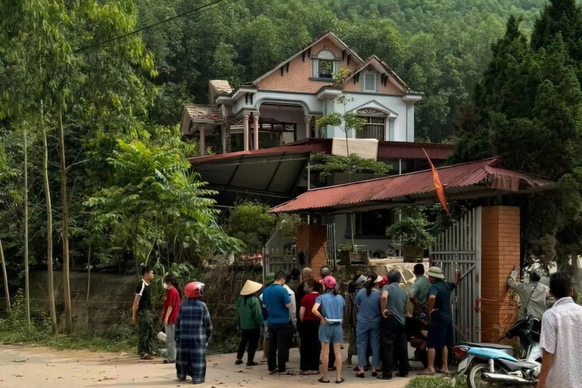 Nổ lớn ở Thái Nguyên khiến một người chết, 3 người bị thương