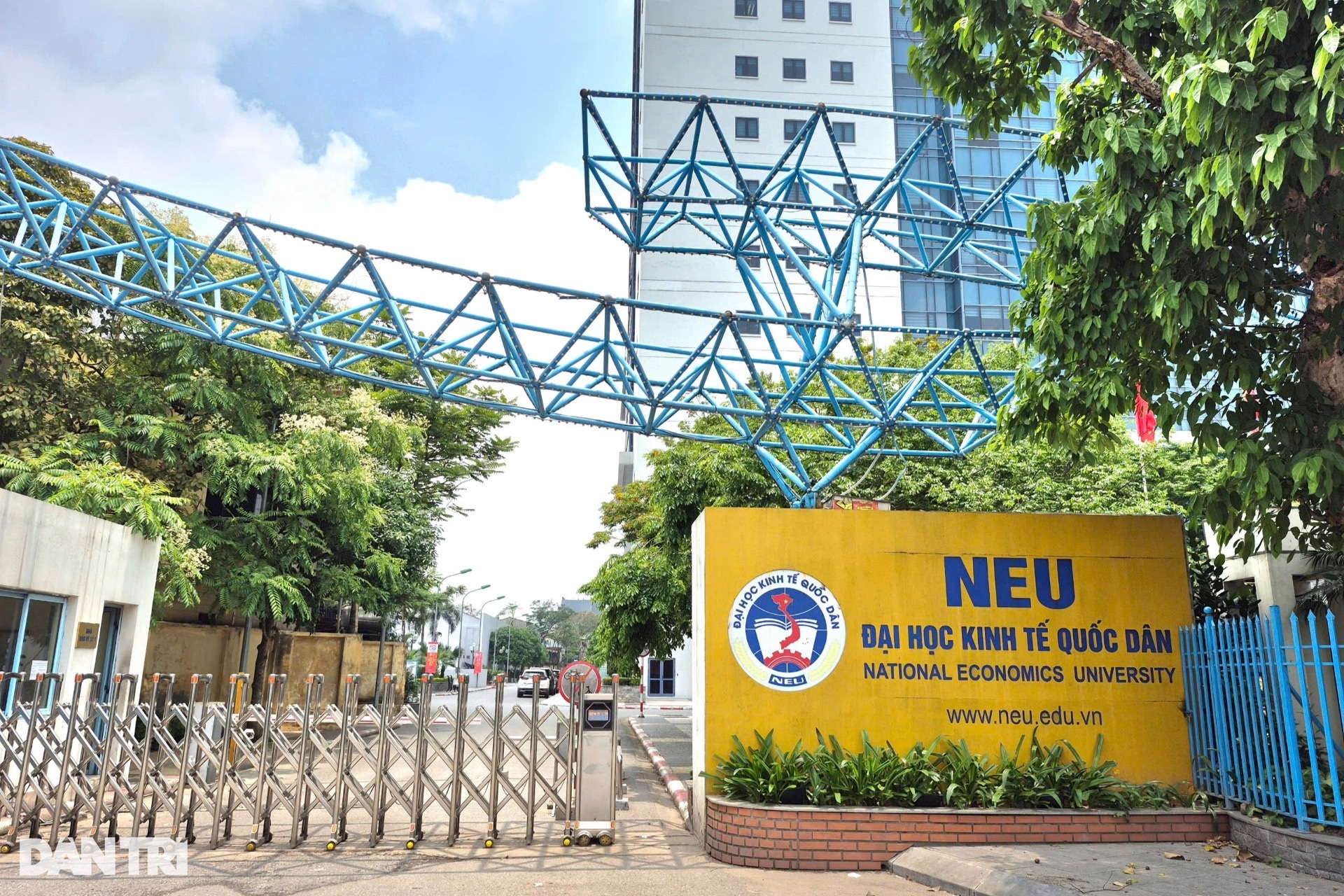 Cựu sinh viên yêu cầu Đại học Kinh tế quốc dân bồi thường 44 tỷ đồng