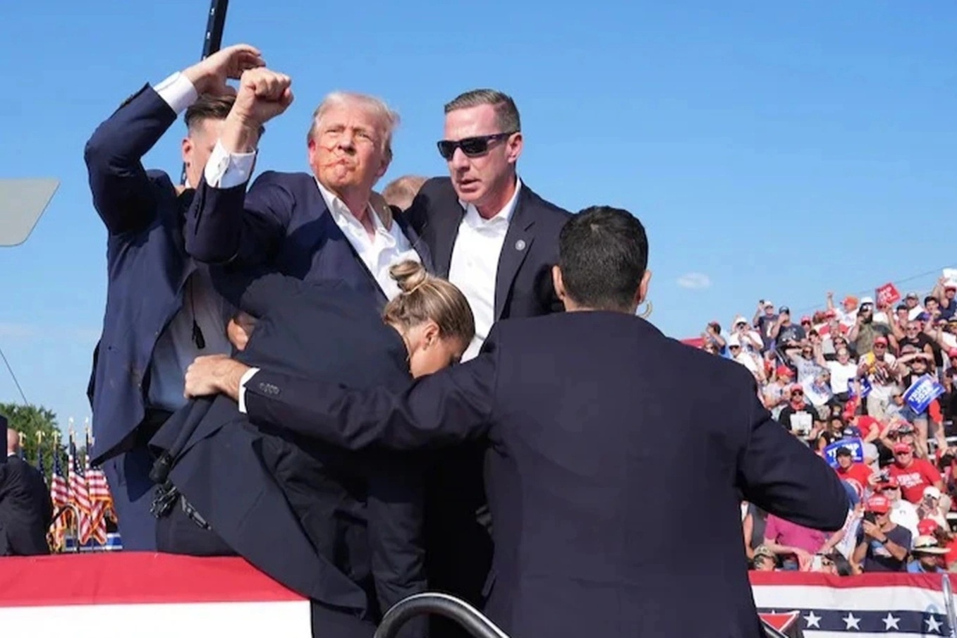 Ảnh chụp khoảnh khắc ông Trump bị ám sát hụt thắng giải Pulitzer