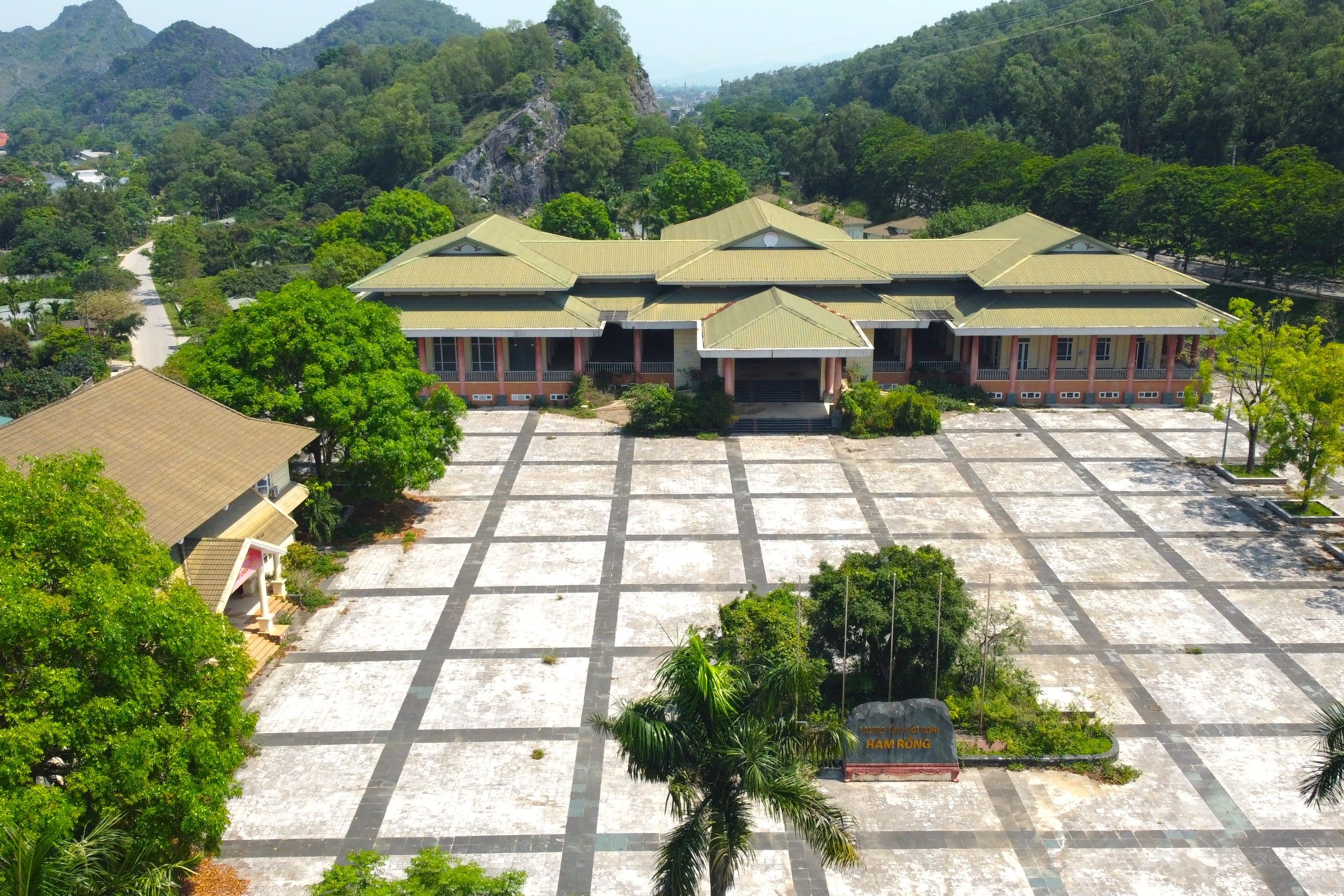 Thanh Hóa "giải cứu" trung tâm hội nghị 160 tỷ đồng bị bỏ hoang