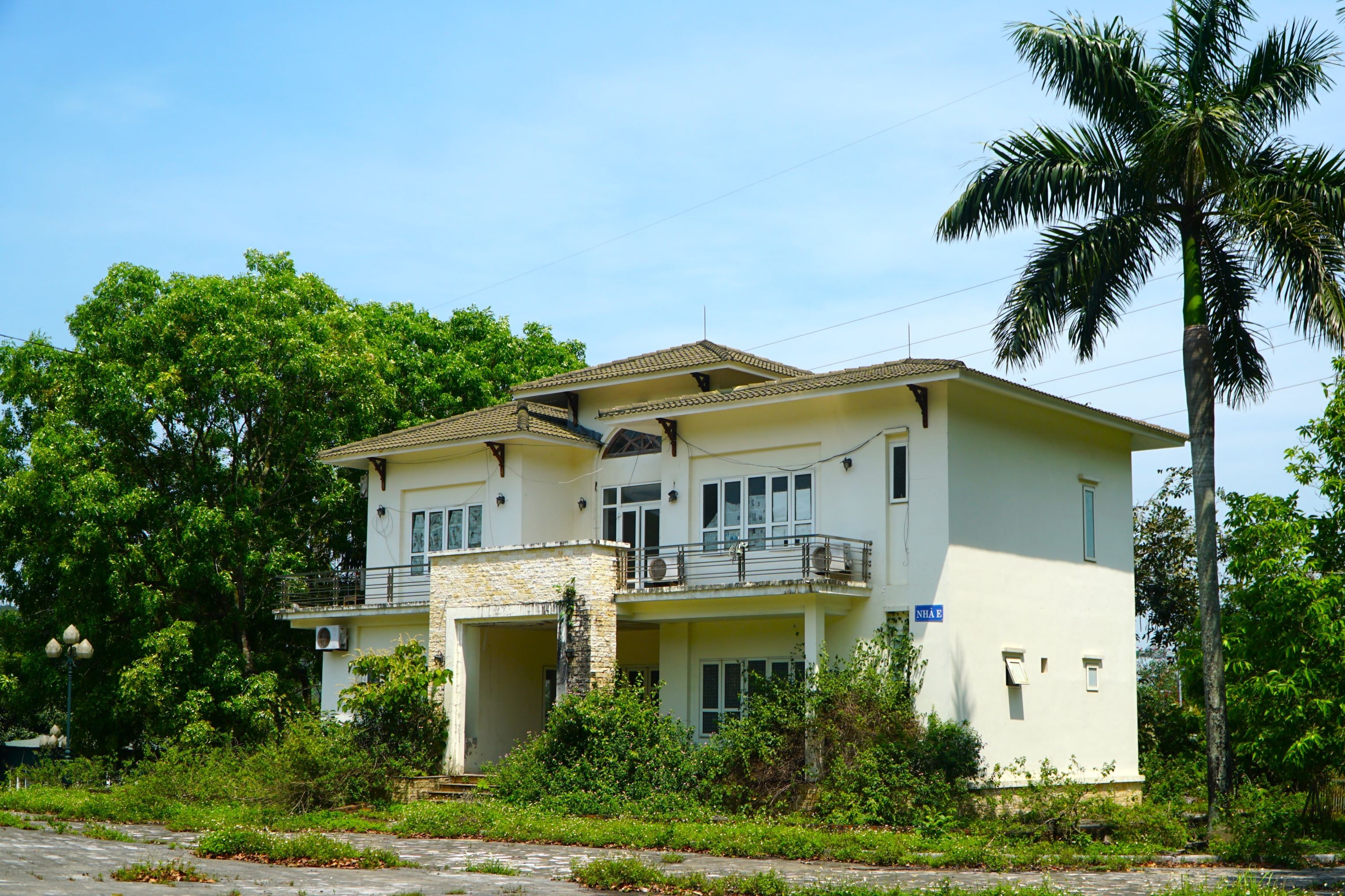 Cảnh hoang tàn, nhếch nhác tại trung tâm hội nghị 160 tỷ đồng