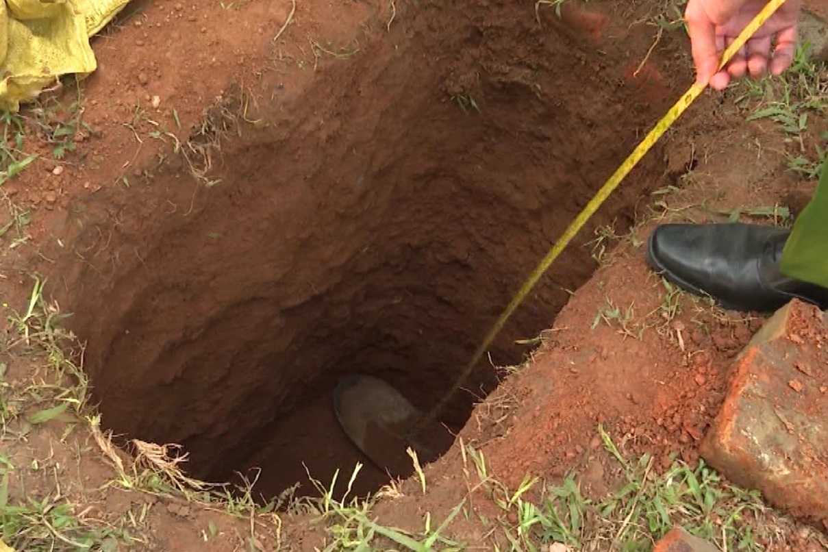 Vụ lăng mộ vua Lê Túc Tông bị xâm hại: Phát hiện hố sâu 1,6m