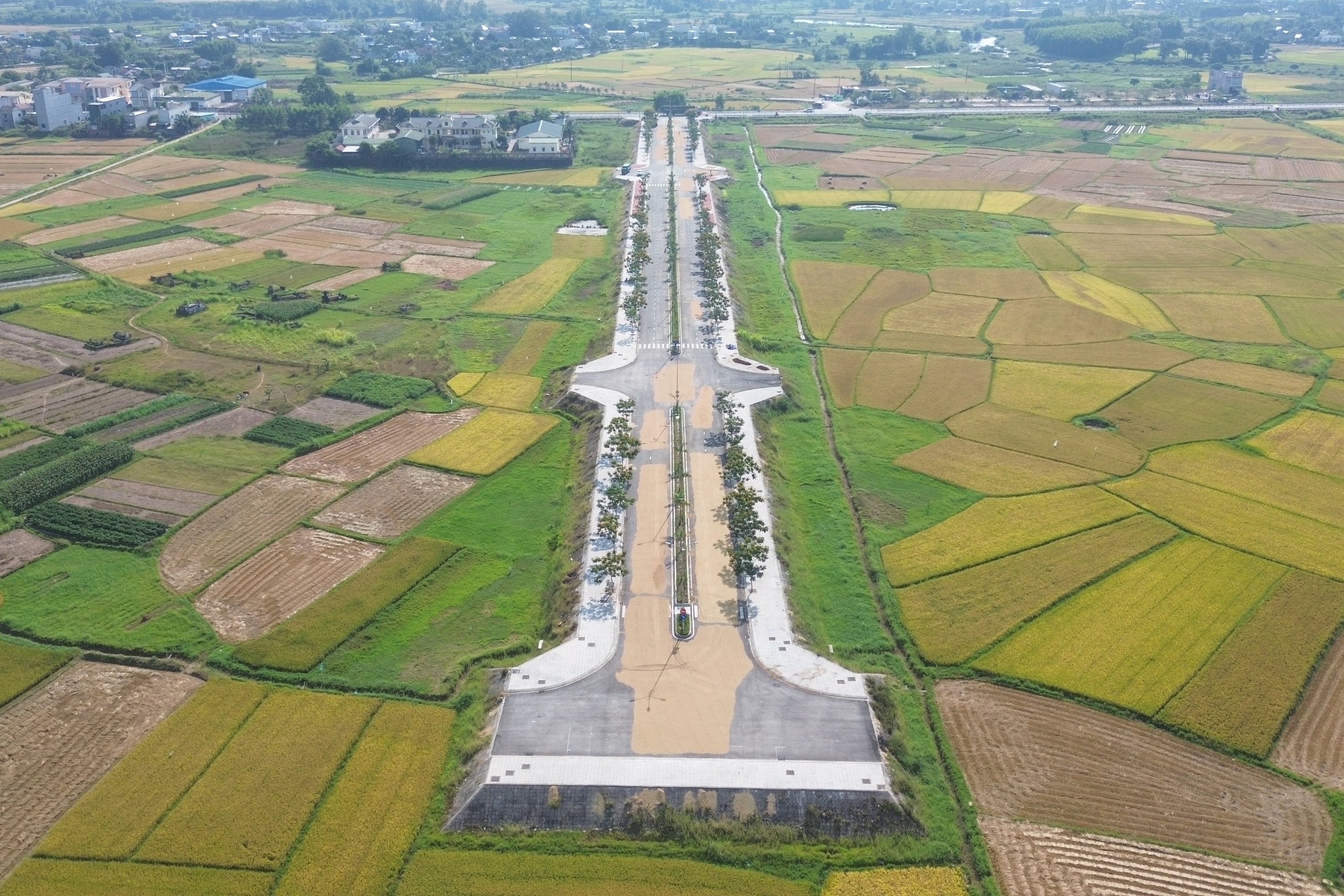 Đường 34 tỷ đồng "vô dụng", thành chỗ phơi lúa