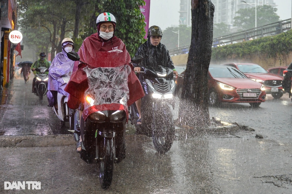 Không khí lạnh tràn về, miền Bắc nhiều nơi có mưa to