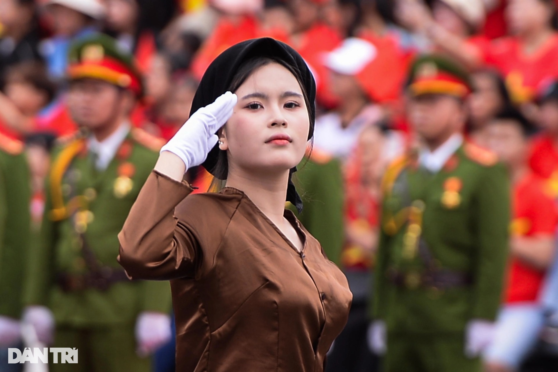 Các bóng hồng rạng rỡ trong lễ kỷ niệm 70 năm Giải phóng Hải Phòng