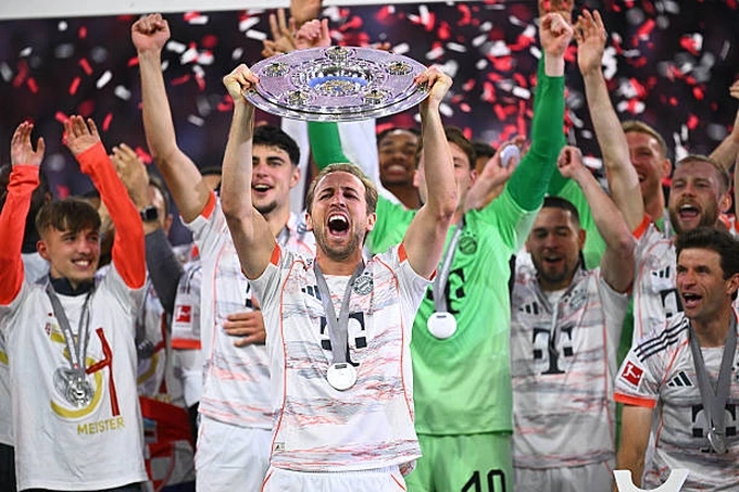 Kane ghi bàn, Muller nhận điều đặc biệt trong ngày đăng quang Bundesliga