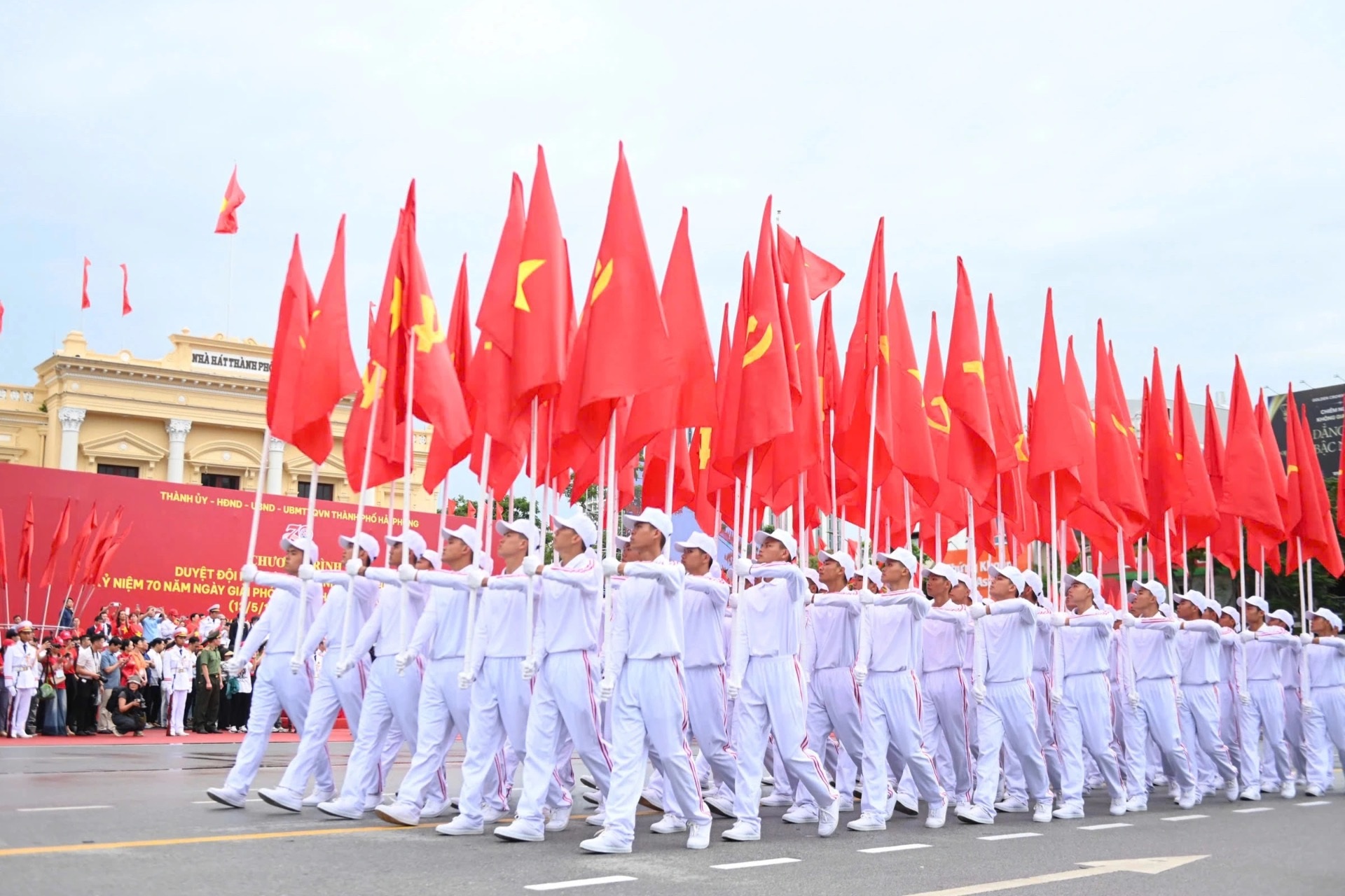 Trang nghiêm lễ diễu hành mừng 70 năm giải phóng Hải Phòng
