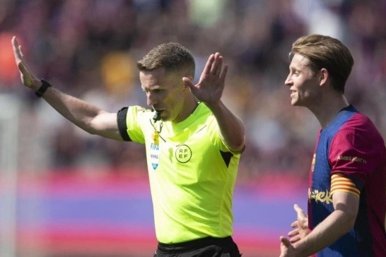 Trọng tài nói câu nhạy cảm, thổi bùng sự phẫn nộ ở trận Real Madrid - Barca