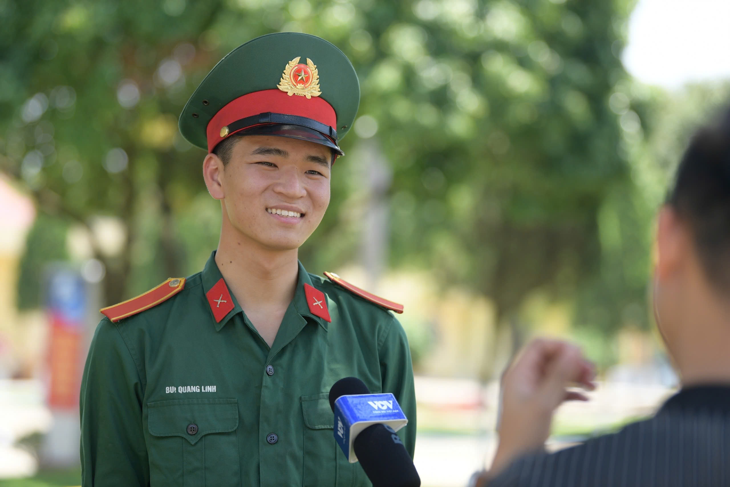 Gặp gỡ thượng sĩ duyệt binh tại Nga hát giao lưu với đoàn Trung Quốc