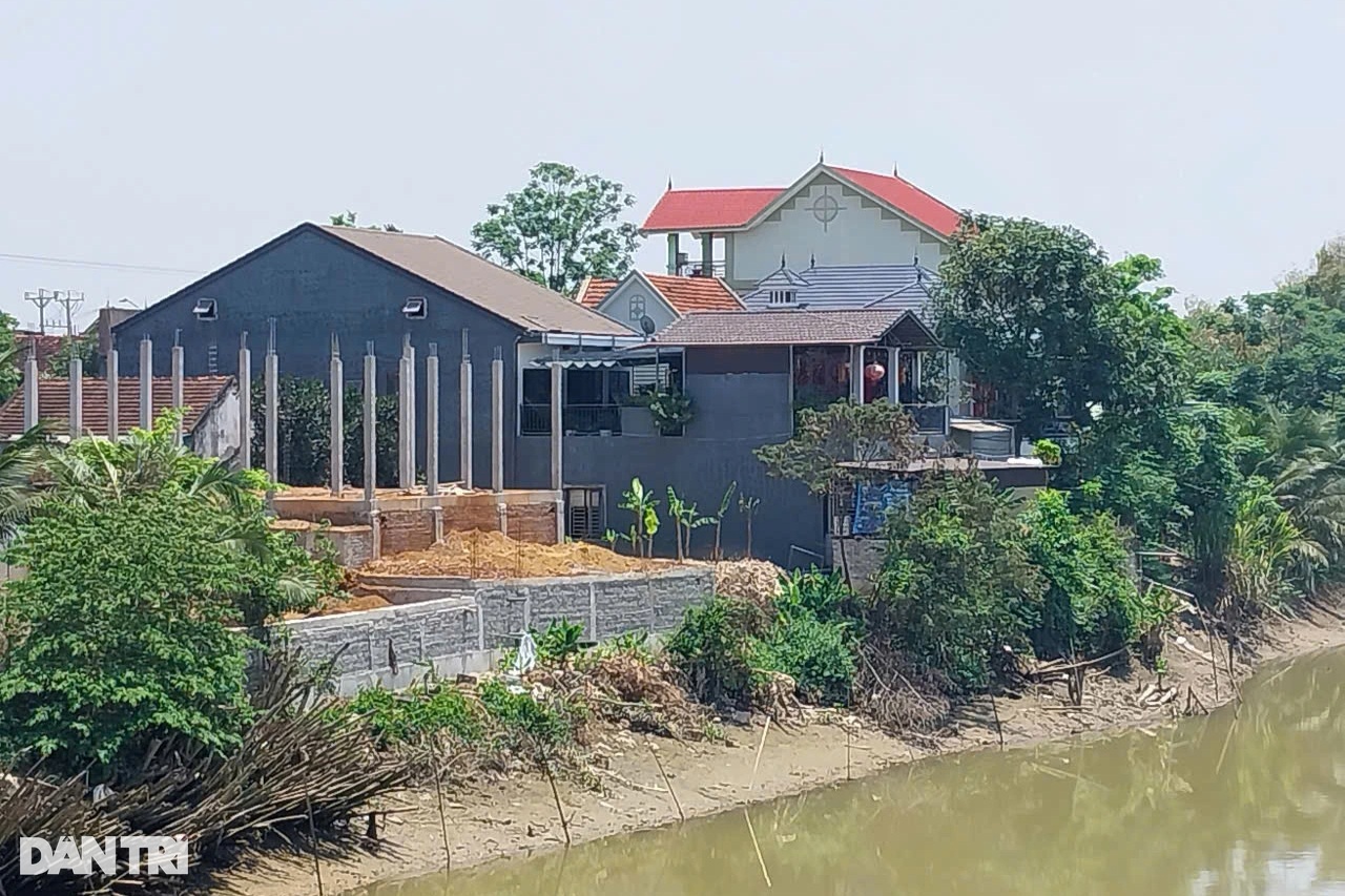 Xã lập chốt canh người dân xây nhà trái phép