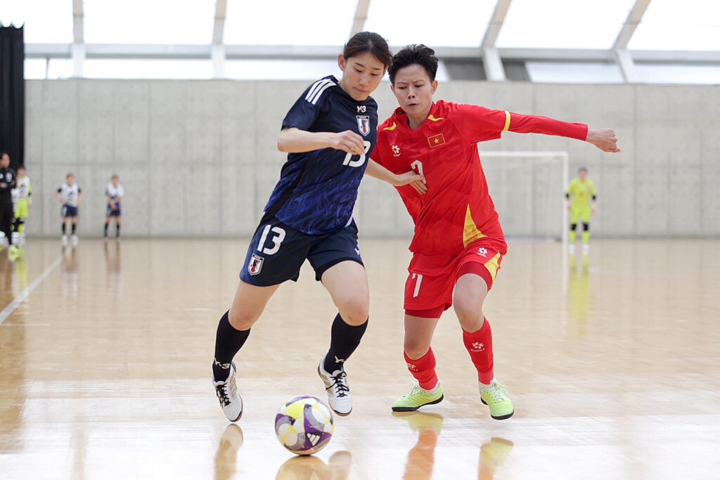 Futsal nữ Việt Nam 0-1 Nhật Bản (hết h1): Thủ môn Thùy Linh chơi xuất sắc