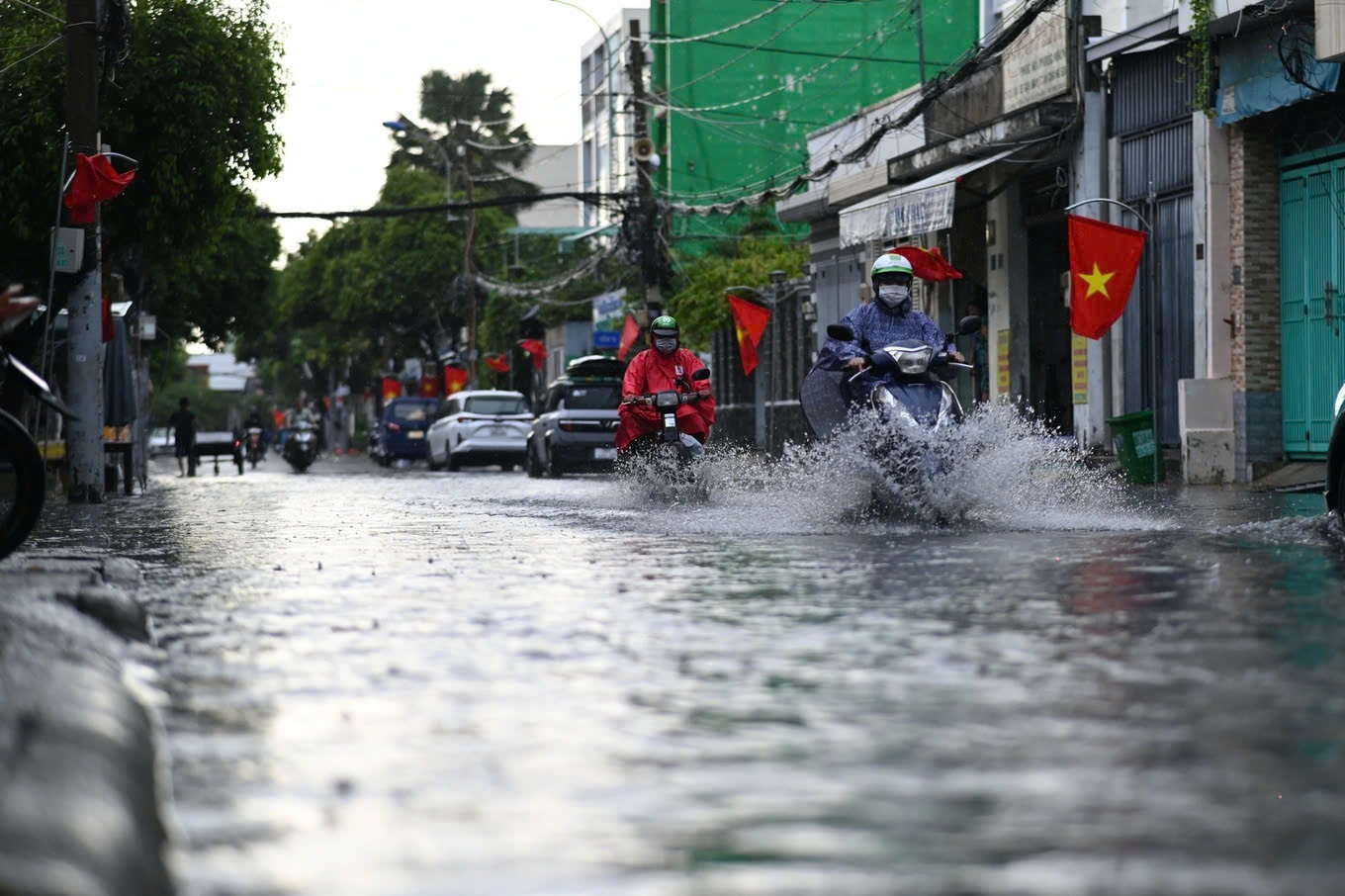 Hà Nội và nhiều nơi ở miền Bắc mưa rào, dông