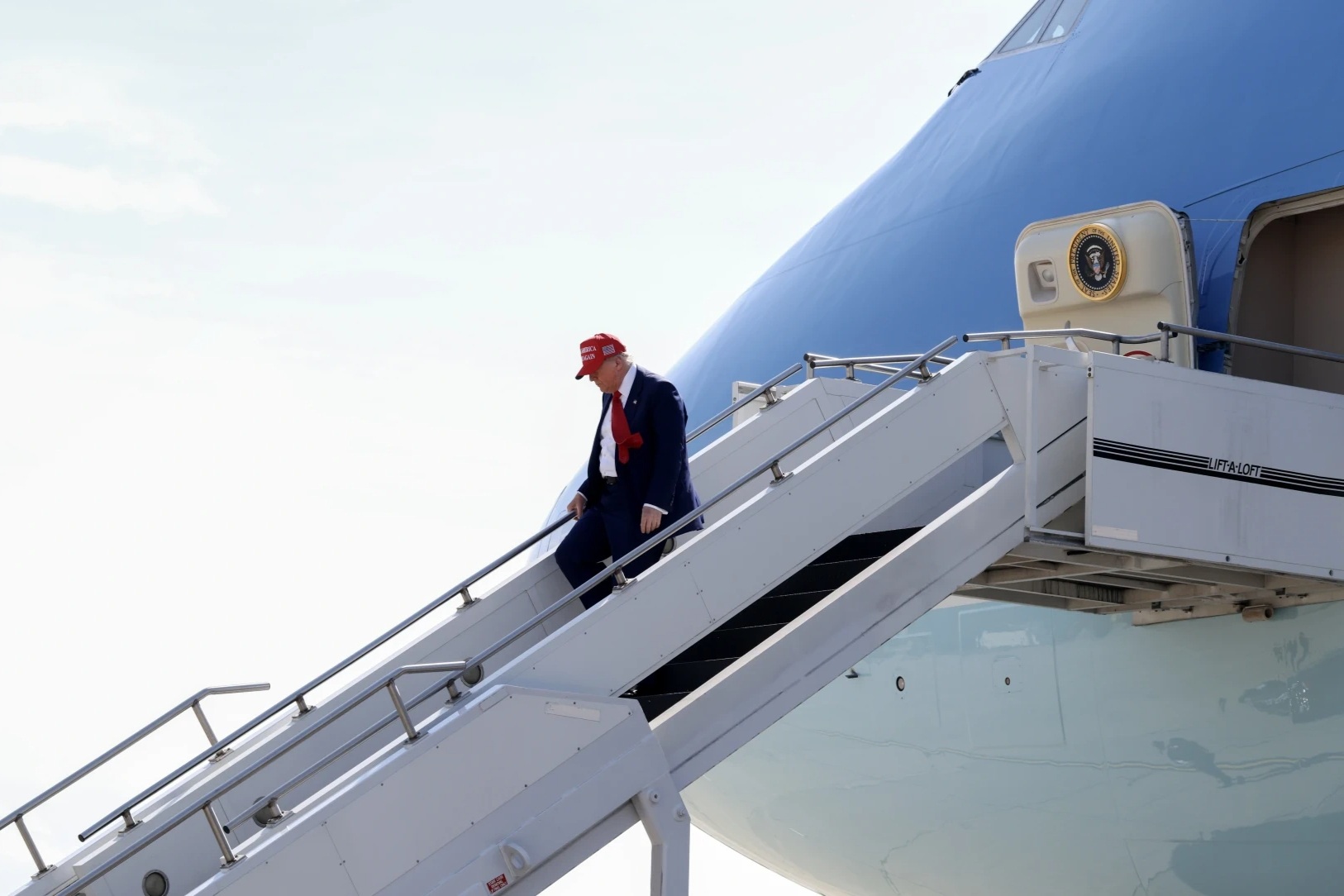 Cơ chế có thể giúp ông Trump nhận máy bay 400 triệu USD từ Qatar