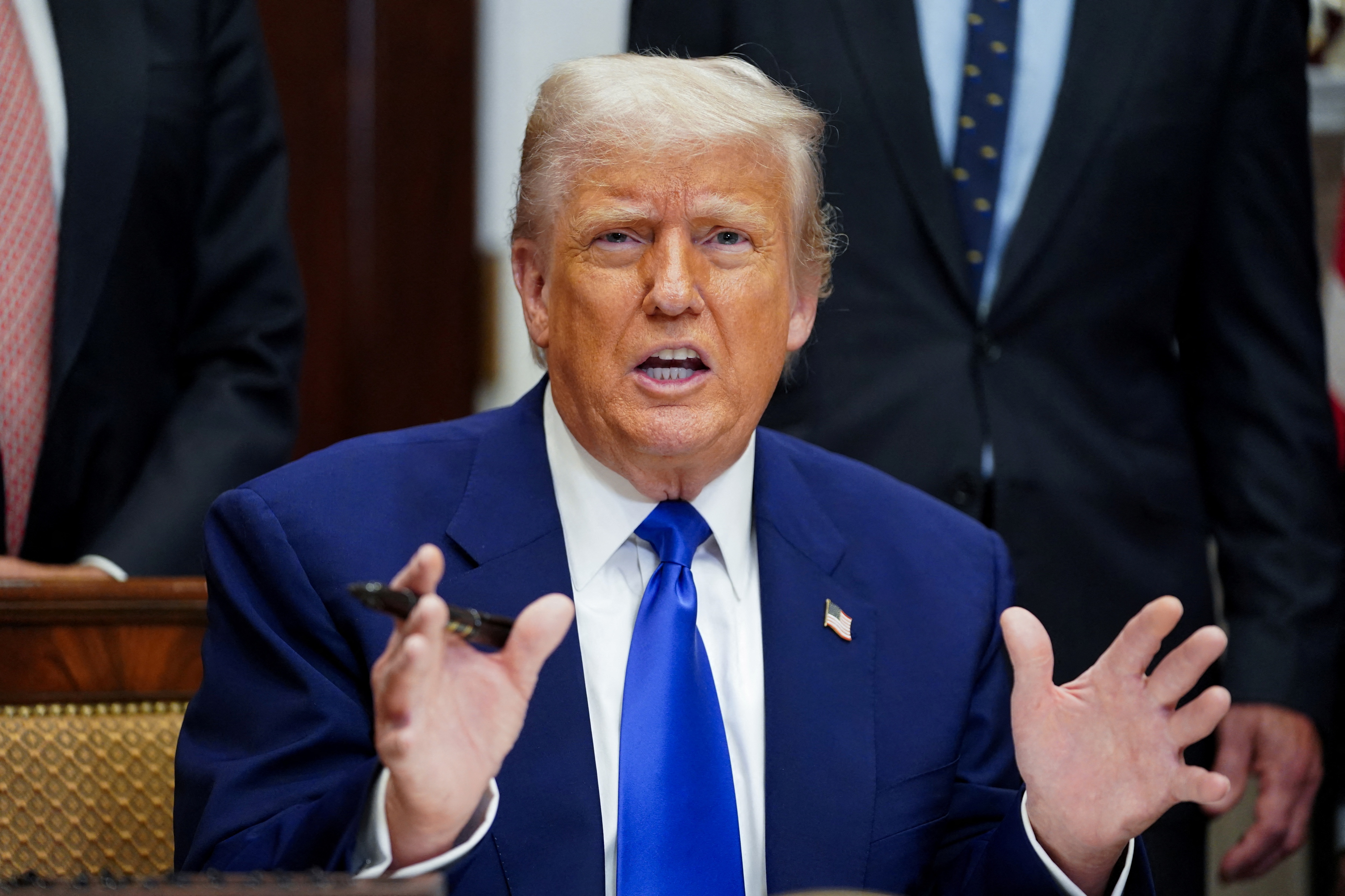 Lệnh khẩn của ông Trump khi Israel tuyên bố “kiểm soát không phận” Tehran