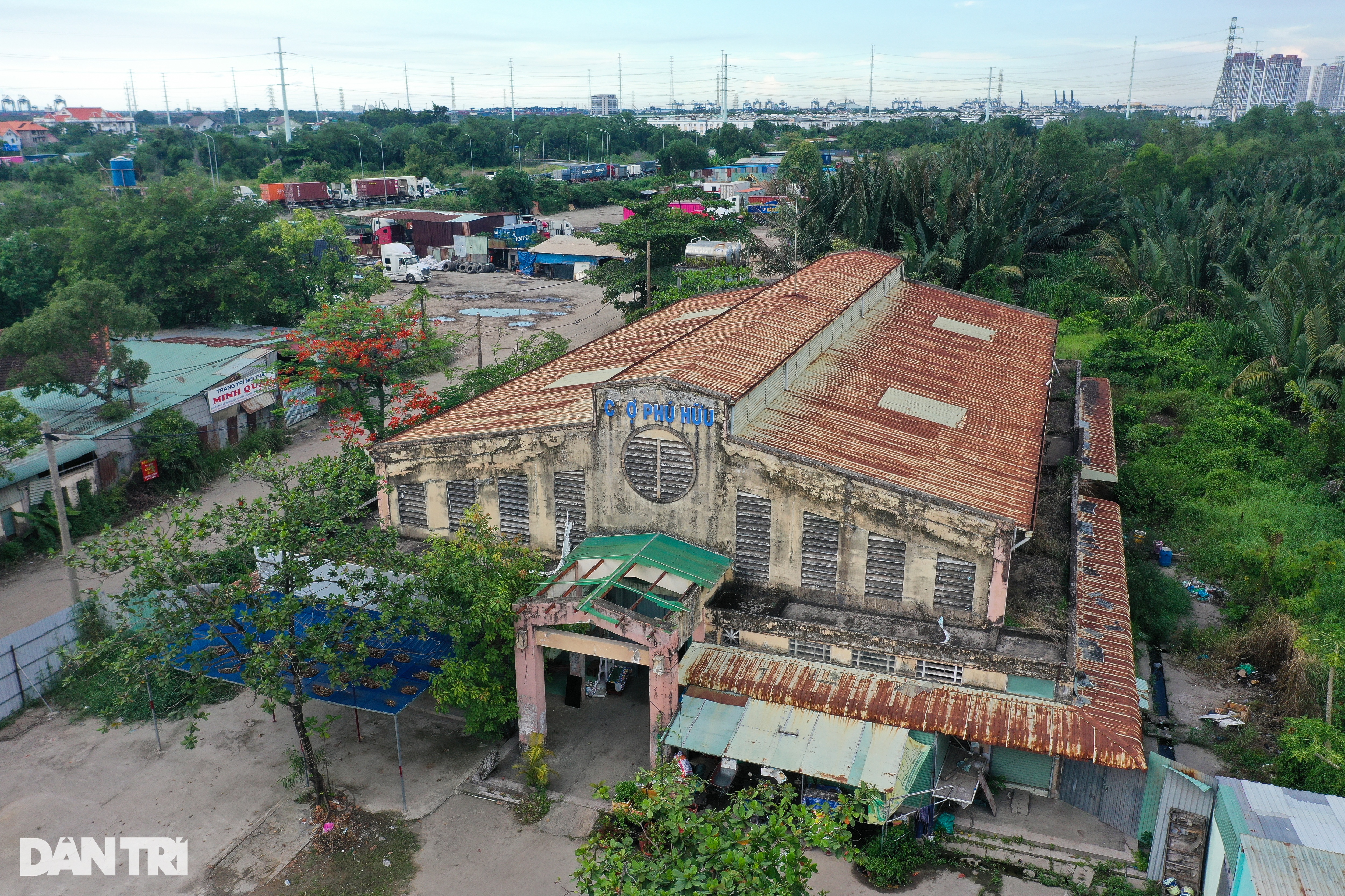 Những ngôi chợ hàng tỷ đồng bị bỏ hoang ở TPHCM