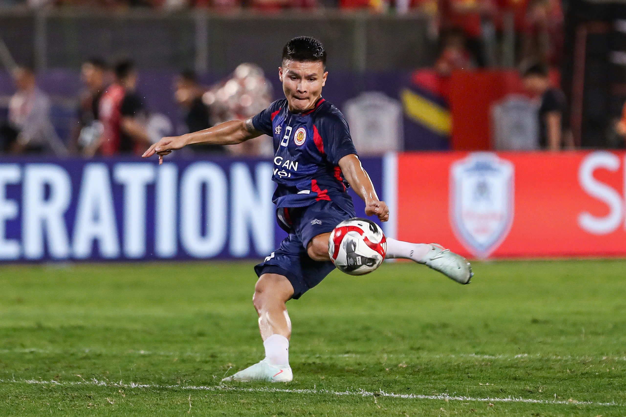 CLB Công an Hà Nội - Buriram: Quang Hải đối đầu Theerathon