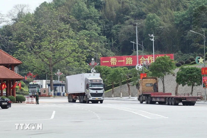 Tuyến vận tải đường bộ quốc tế Trung Quốc - Việt Nam chính thức khai trương