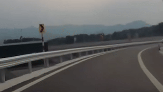 Xe cứu thương đi ngược chiều tại nút giao cao tốc Bãi Vọt - Hàm Nghi