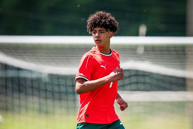Con trai C.Ronaldo gây sốt khi mặc áo số 7, ra mắt đội U15 Bồ Đào Nha