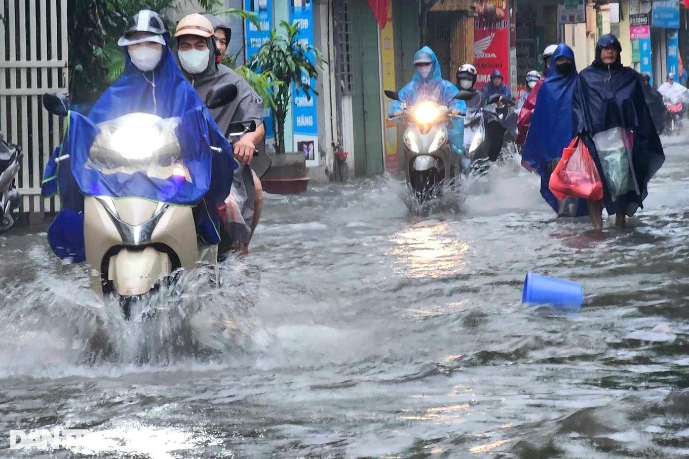 Miền Bắc mưa dông cục bộ, Nam Bộ nắng nóng