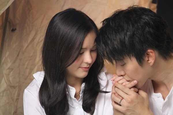 Vợ quỳ xuống đưa tiền cho chị giúp việc, bi kịch gia đình tôi ập đến