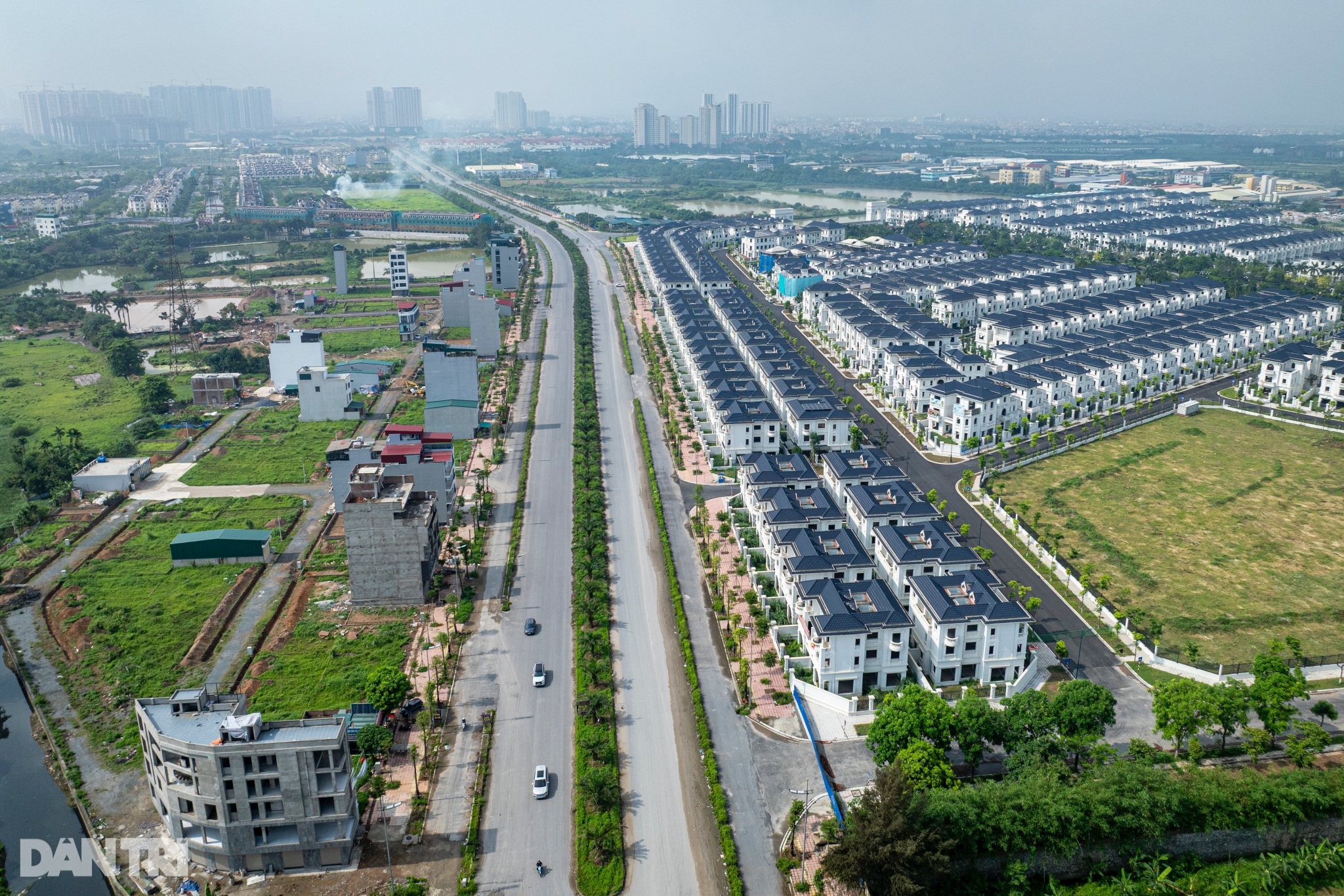Gấp rút thi công tuyến đường 8 làn gần 1.800 tỷ tại Hà Nội