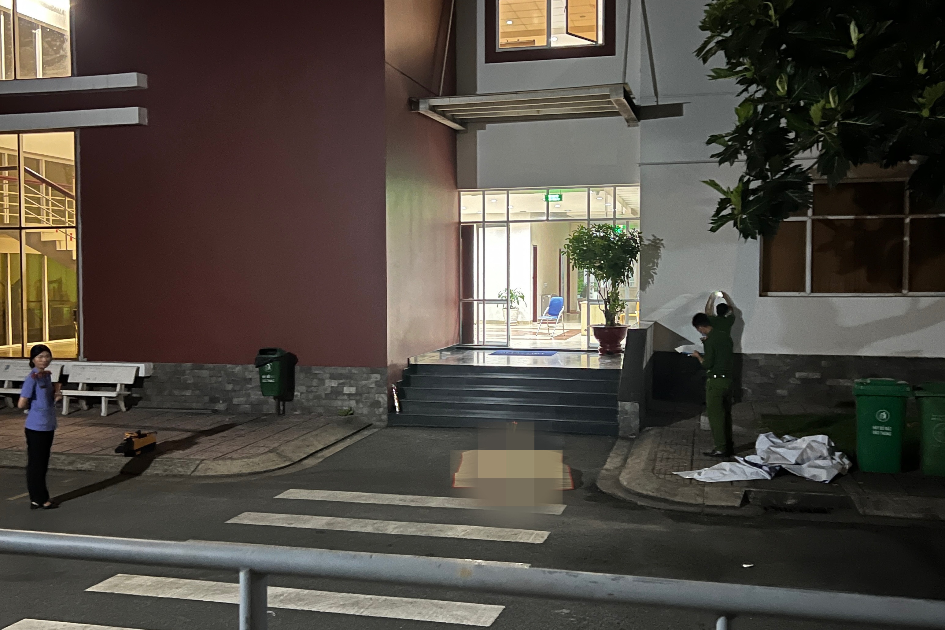 Nam sinh rơi sân thượng tử vong ở Đại học Quốc gia TPHCM