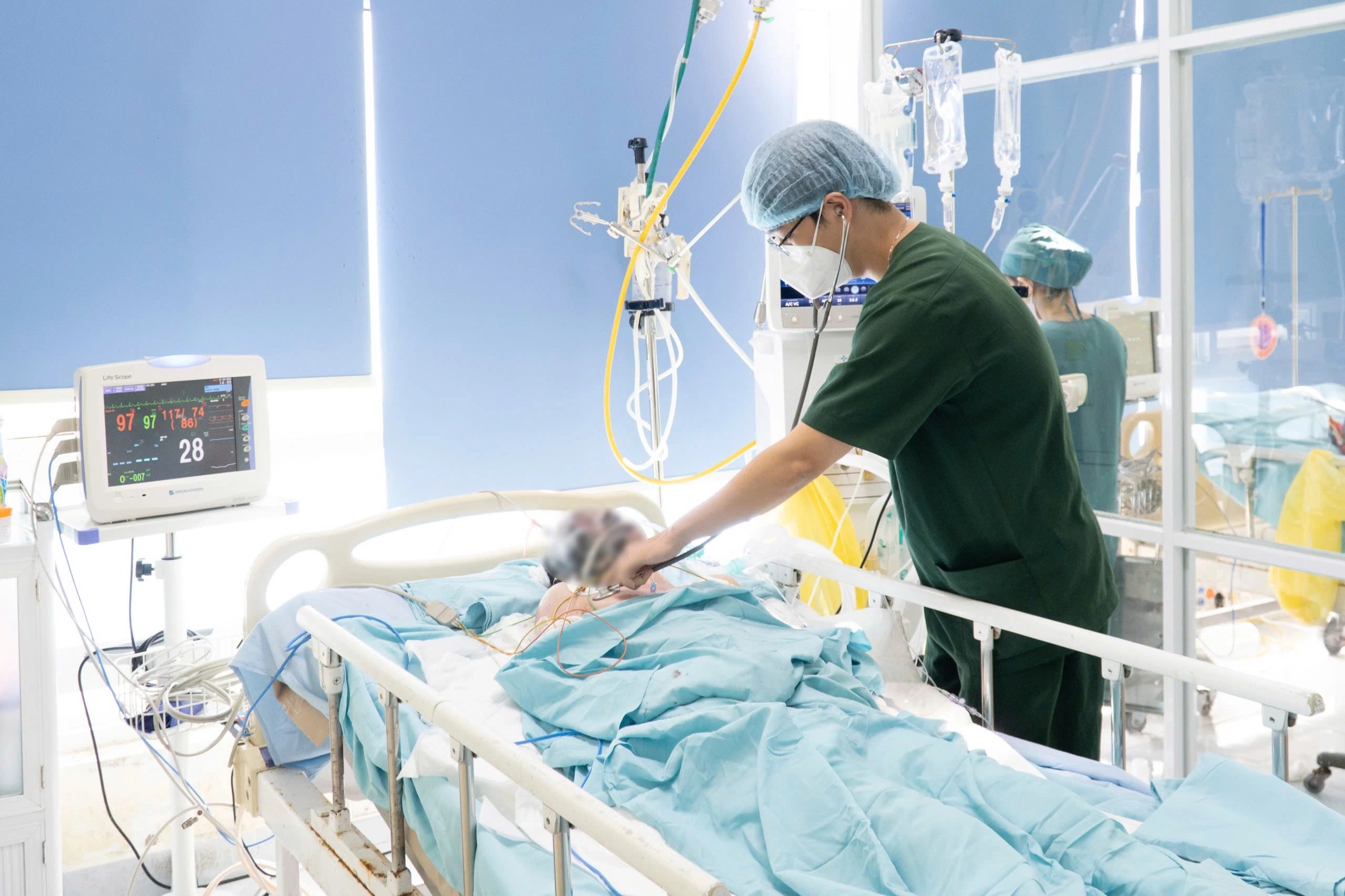 Nổ lớn tại nhà máy SGI Vina, 12 người nhập viện cấp cứu