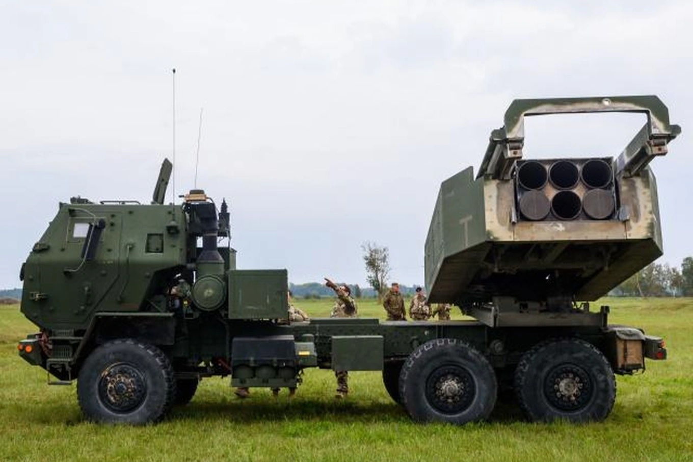 Nga tung vũ khí giá rẻ truy kích loạt "hỏa thần" HIMARS của Ukraine