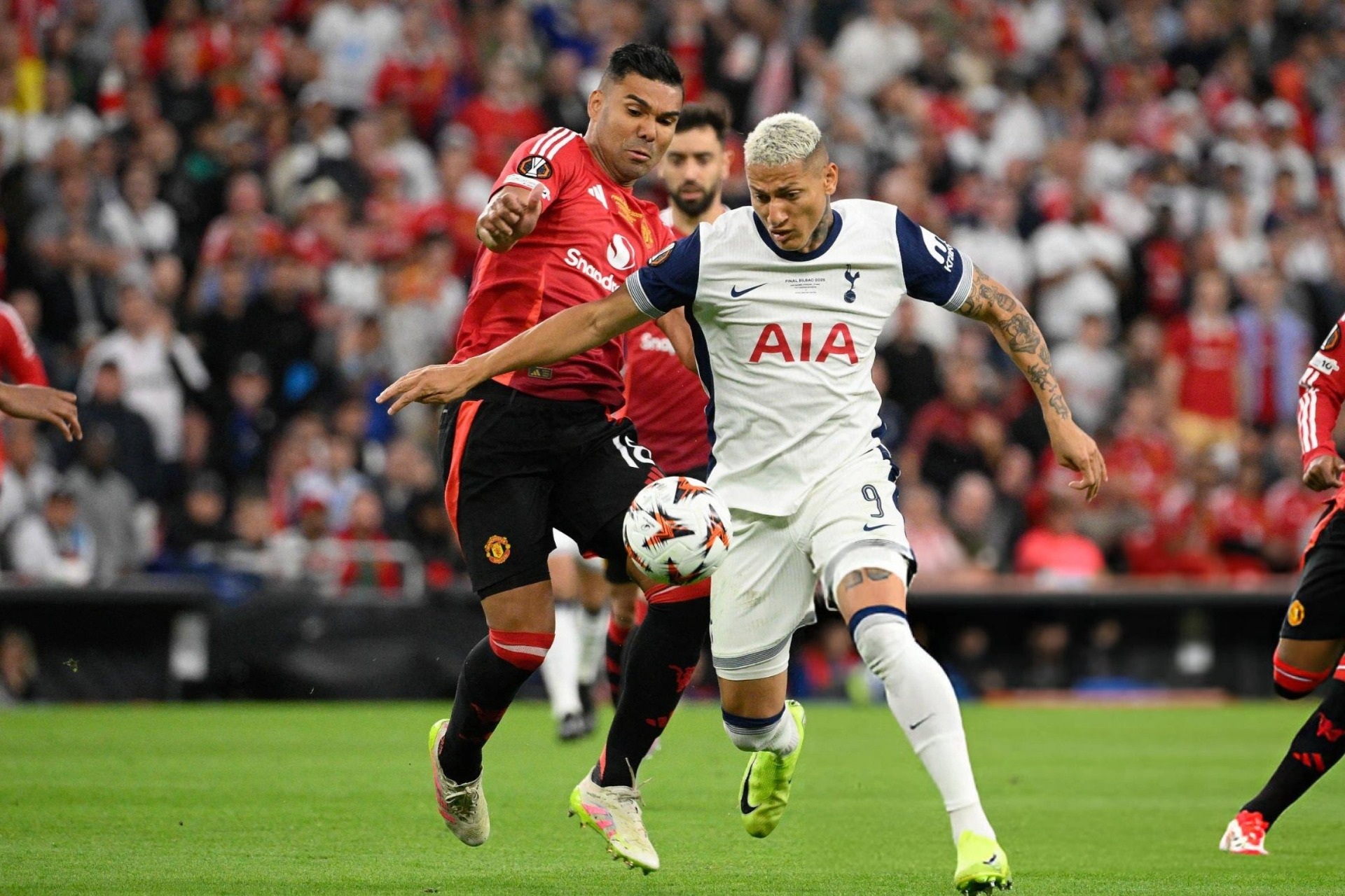 Tottenham 1-0 Man Utd (hiệp 1): Johnson ghi bàn dễ dàng