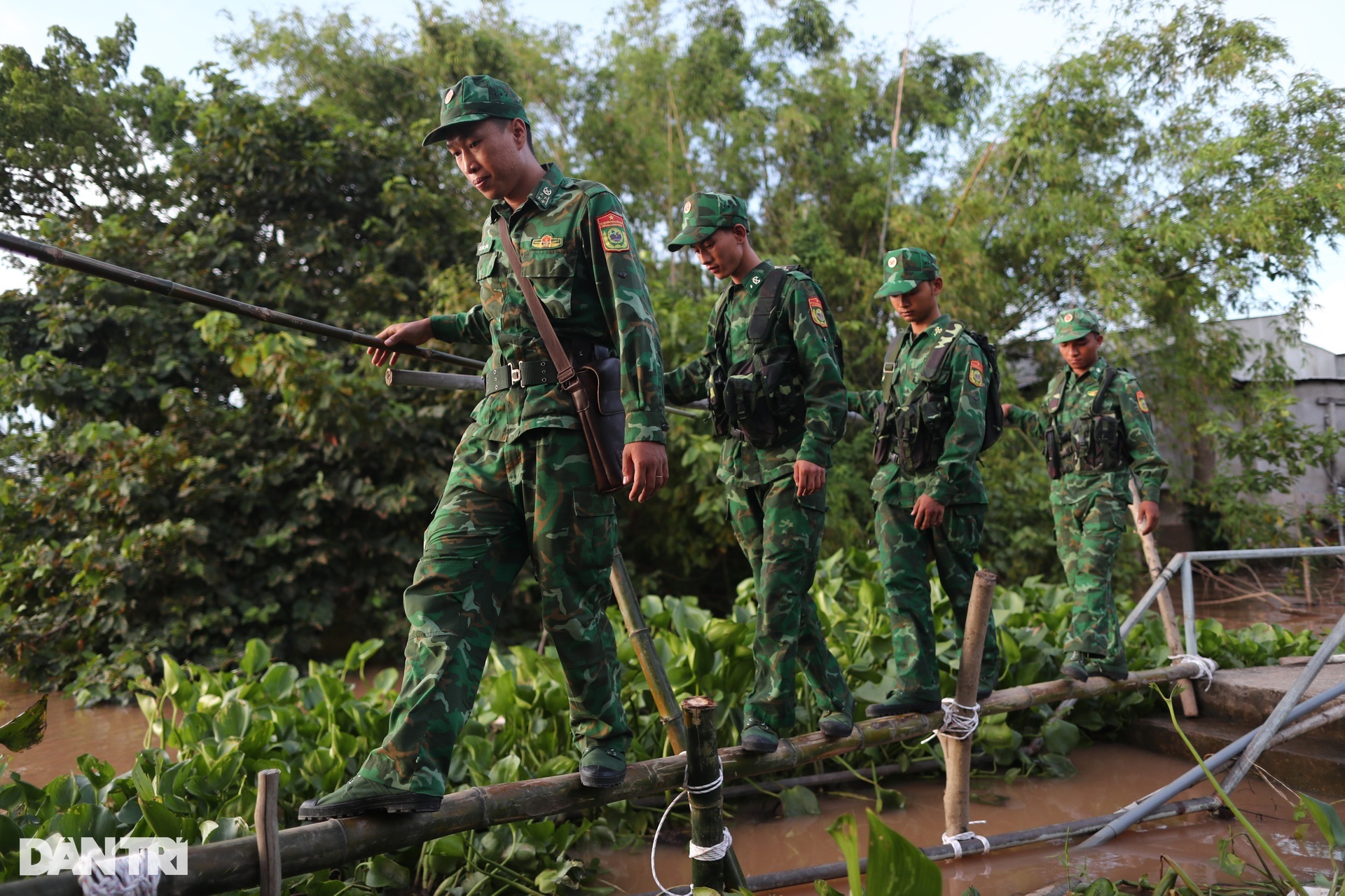 Đại tướng Phan Văn Giang yêu cầu bổ sung các đồn, trạm biên phòng