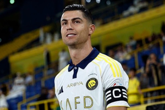 C.Ronaldo bực tức với Chủ tịch FIFA