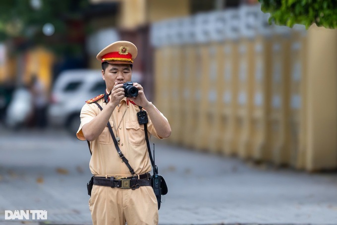 CSGT Hà Nội dùng máy quay ghi hình vi phạm tại 20 nút giao trọng điểm