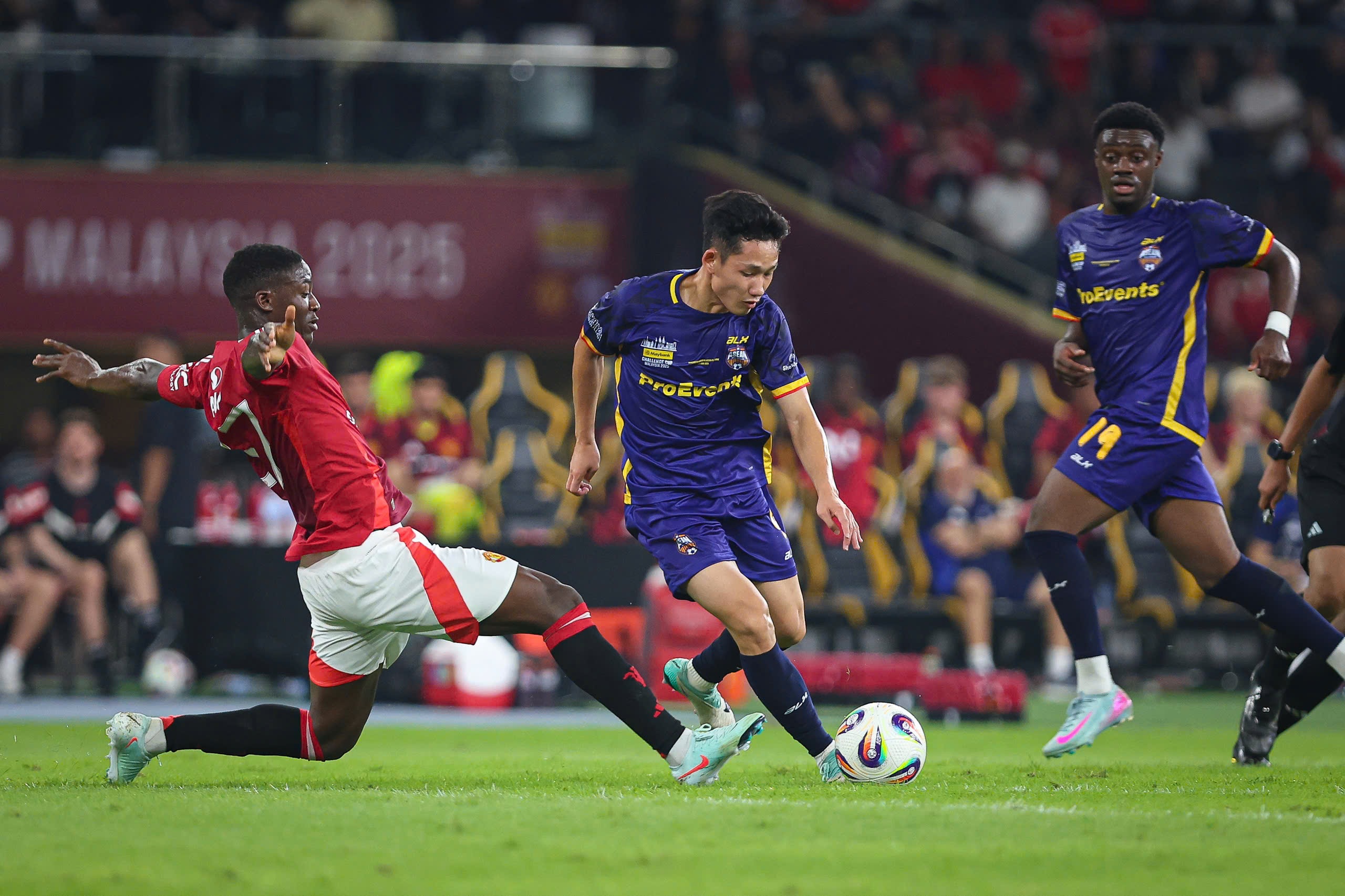 Man Utd 0-0 Ngôi sao Đông Nam Á (hiệp 2): Hoàng Đức vào sân