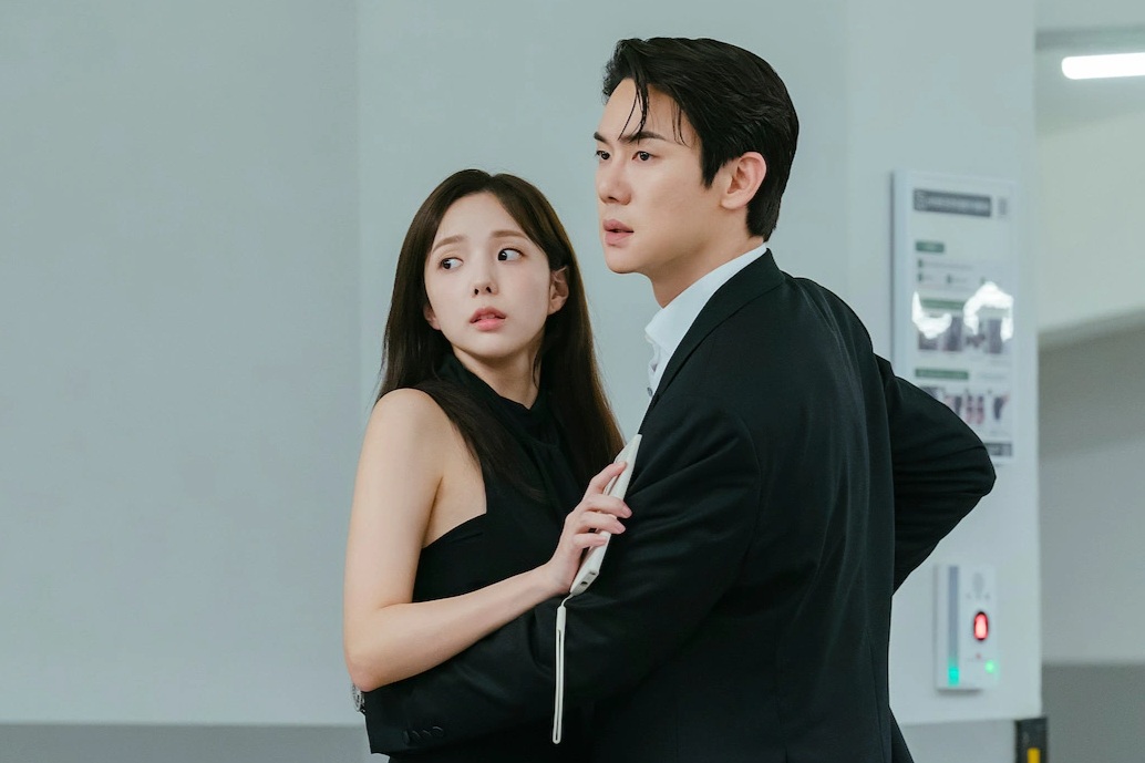 Gọi xe cấp cứu cho cháu, mẹ chồng rút ra một thứ khiến tôi hoảng loạn