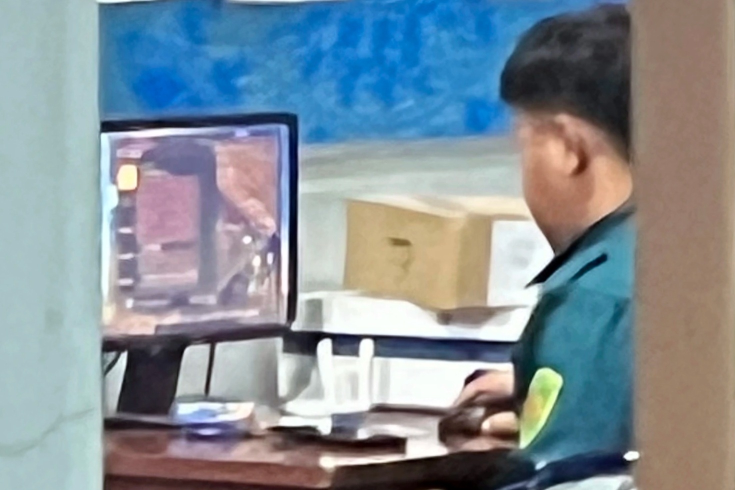 Kiểm điểm một dân quân phường bị phản ánh dùng máy tính công chơi game