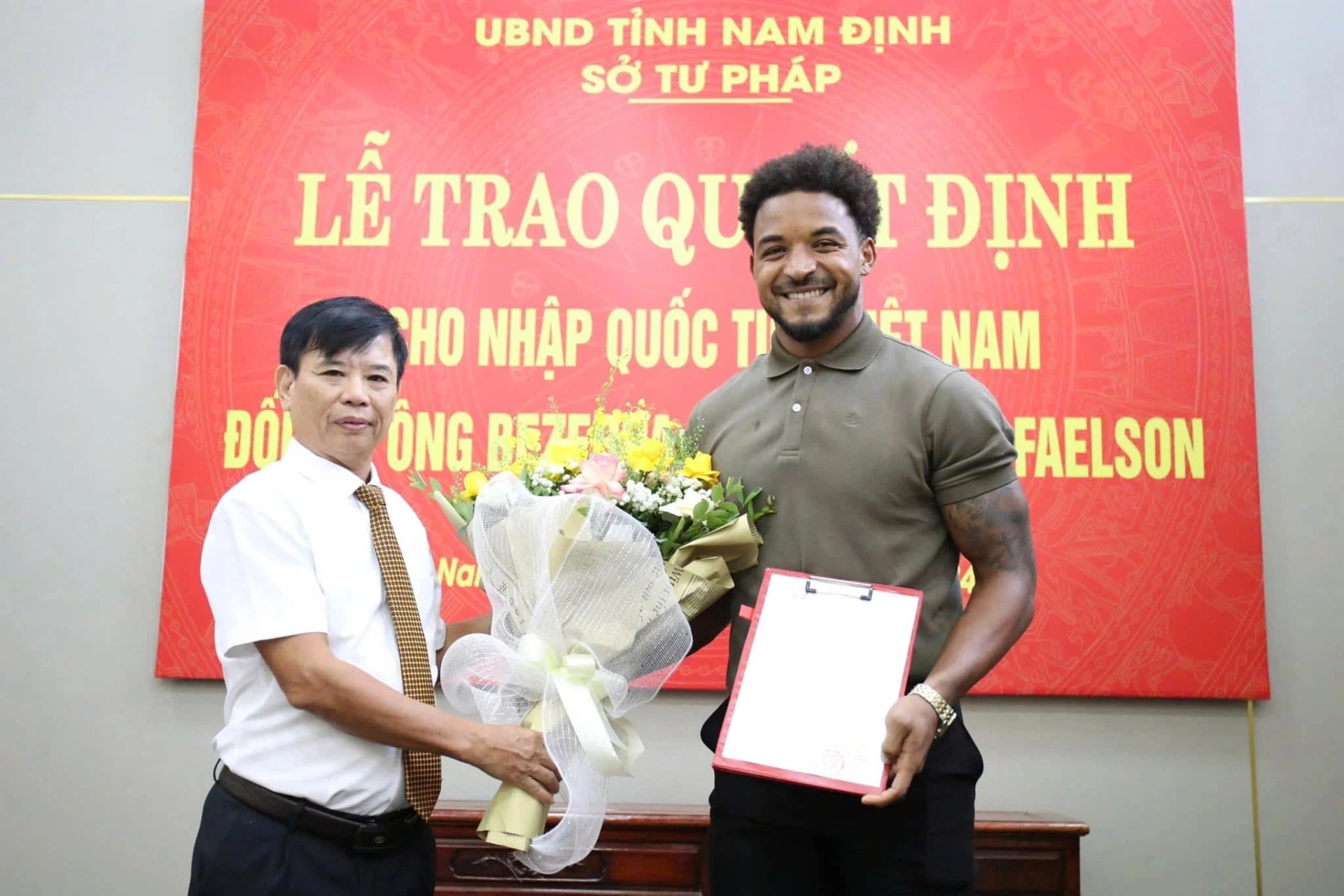 Người nhập quốc tịch Việt Nam có phải bỏ quốc tịch nước ngoài?