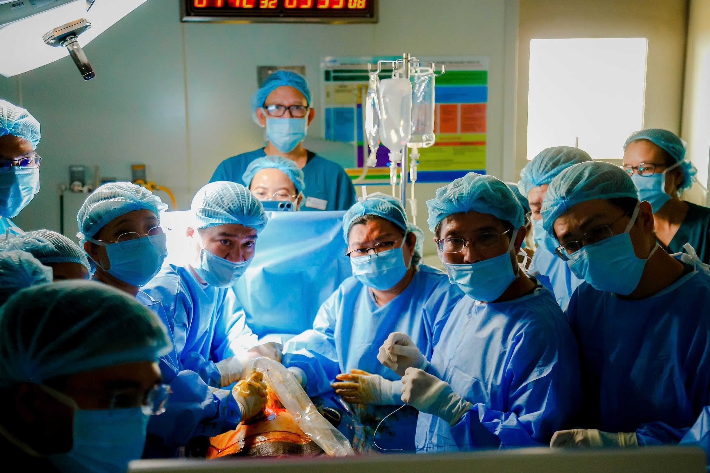 Sản phụ Singapore sang TPHCM cứu con: Thất bại lần đầu và “ngã rẽ” sự sống