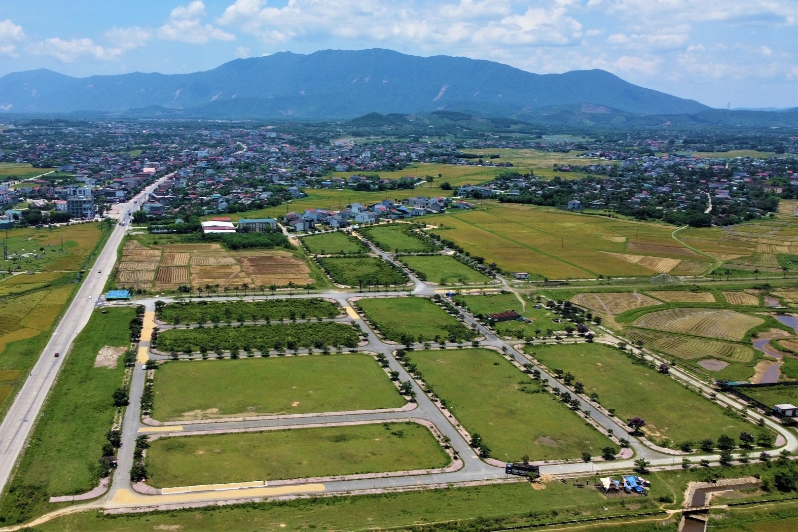 Dự án khu đô thị trăm tỷ gần 10 năm chưa bán được một lô đất