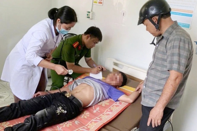 Thiếu niên nhảy cầu rồi bơi vào bờ về nhà, hàng chục người vất vả tìm kiếm