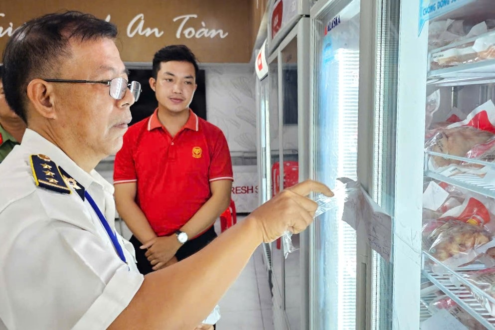 Kiểm tra 4 cửa hàng C.P ở Sóc Trăng, giấy an toàn thực phẩm ở 3 nơi hết hạn