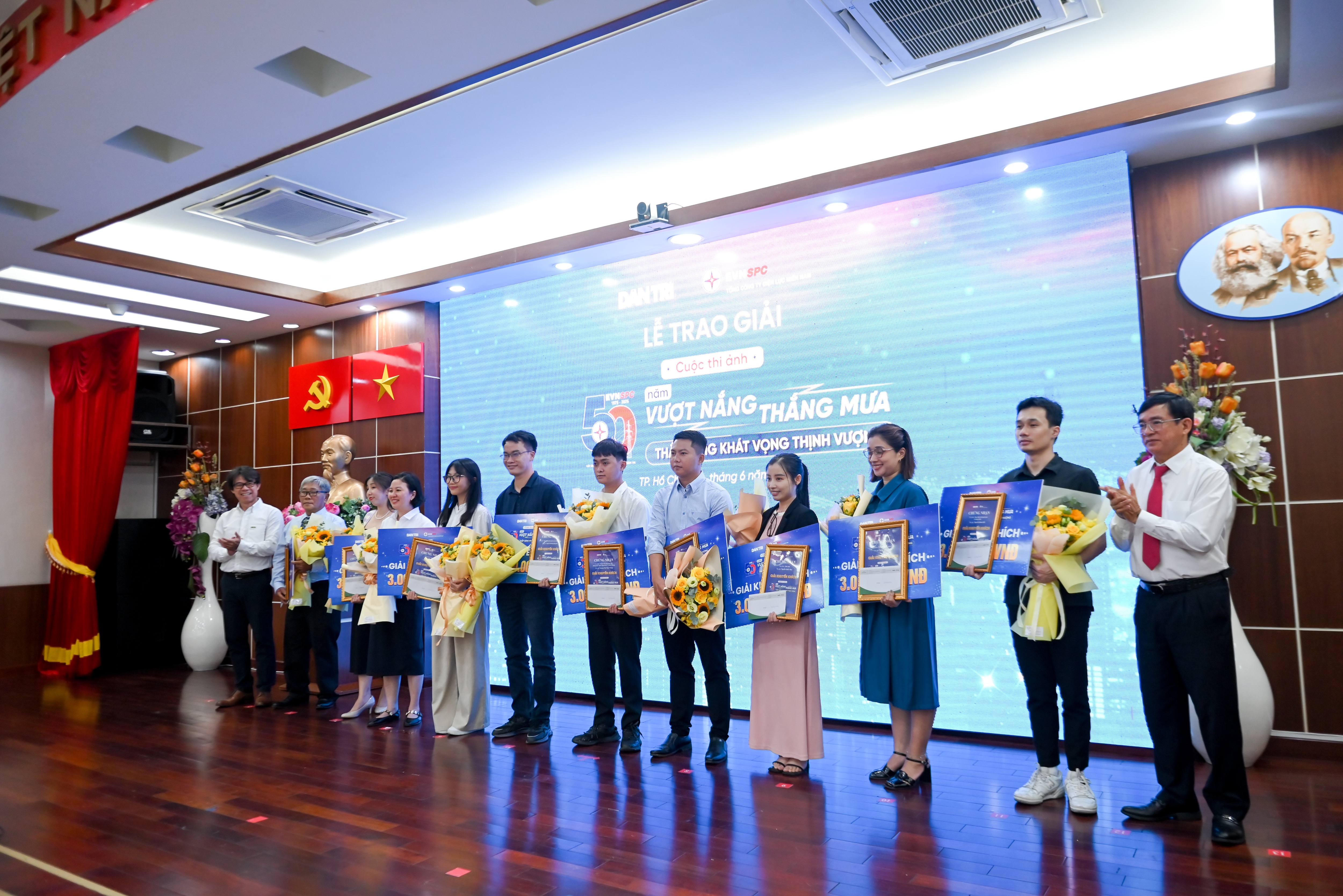 Cuộc thi “50 năm vượt nắng thắng mưa - thắp sáng khát vọng thịnh vượng” truyền năng lượng tích cực cho các tác giả