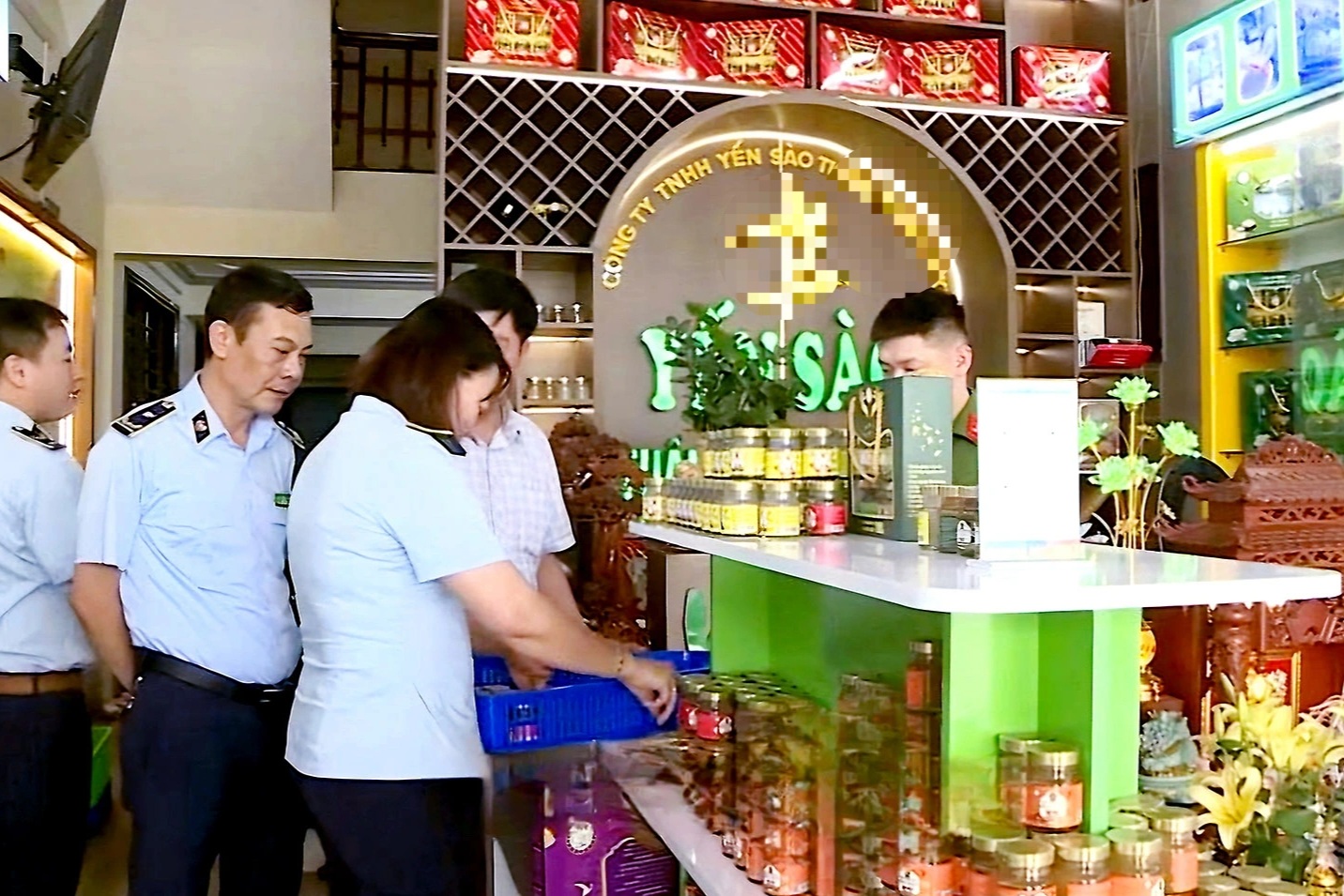 Hơn 15.400 hũ yến chưng có dấu hiệu vi phạm chất lượng sản phẩm